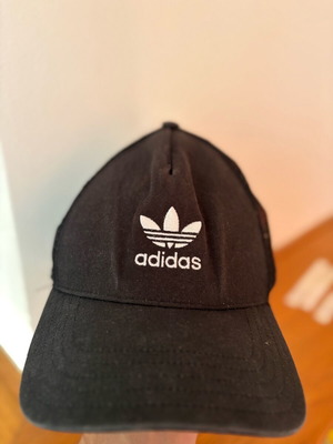 Adidas cap like new