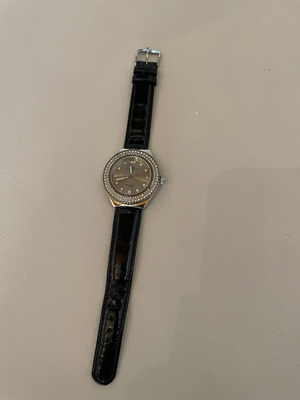 Stylish women's wristwatch used