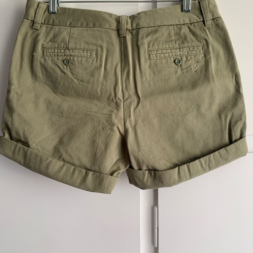 J. Crew Broken In Boyfriend khaki shorts new, size S