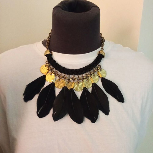 Gold-colored necklace with feathers and chain new