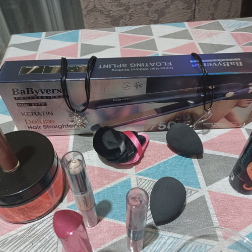 Cosmetics set with hair straightener like new