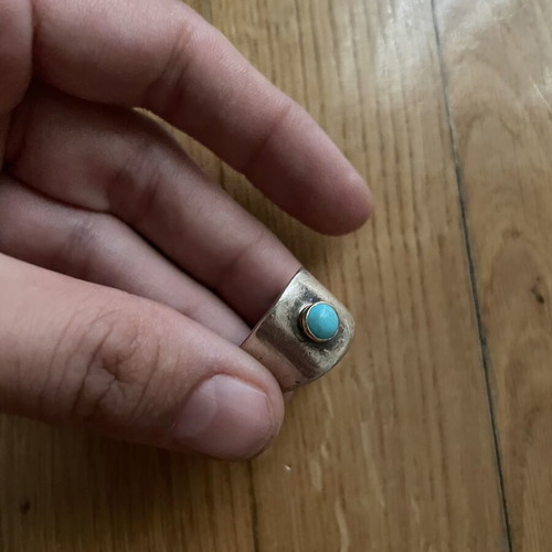 Silver ring with turquoise stone in excellent condition