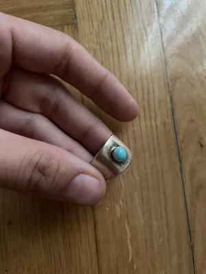 Silver ring with turquoise stone in excellent condition