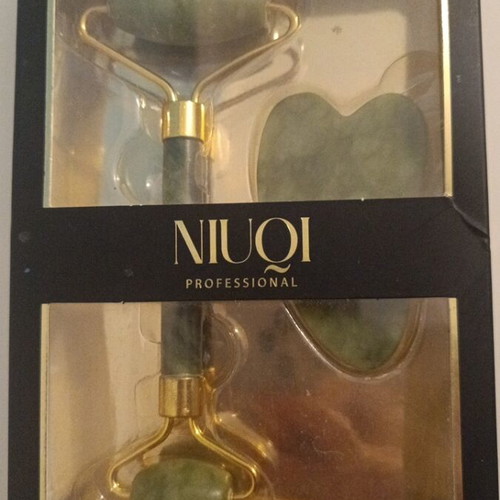 Jade Roller and Gua Sha set green like new