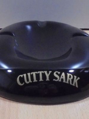 Cutty Sark scotch whisky old promotional ceramic ashtray used