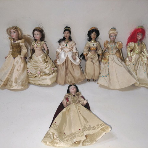 Deagostini Disney Princess 6 Porcelain Dolls like new, pack