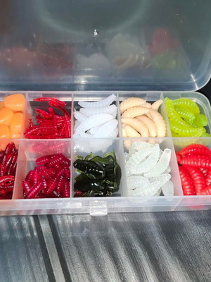 Artificial Fishing Lures Set like new, silicone and plastic box