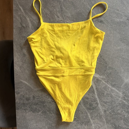 Nadia Rapti swimsuit size medium new, yellow