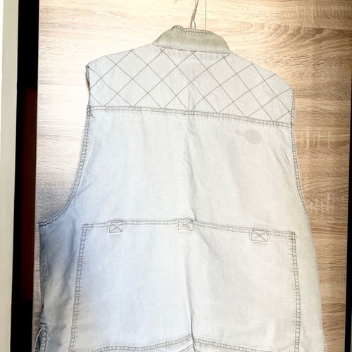 Men's vest large used with many pockets and wear