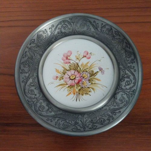 Set of 4 handmade Antica Nove Bassano porcelain wall plates like new