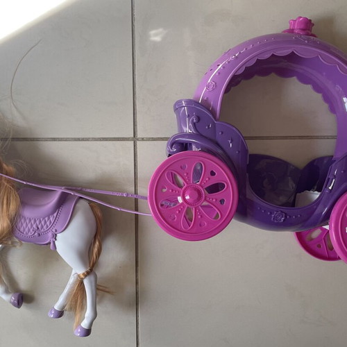 Horse with carriage toy like new, Barbie style