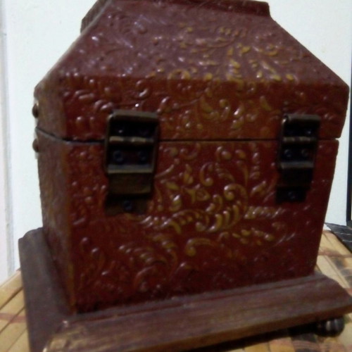Jewelry box used brown with floral decoration