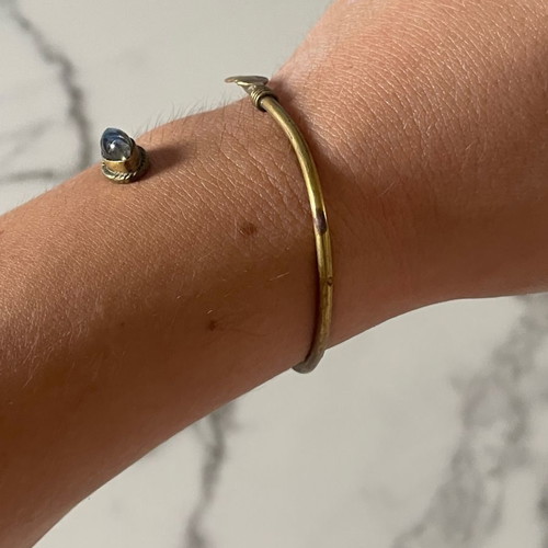 Handmade women's bracelet used with semi-precious stone