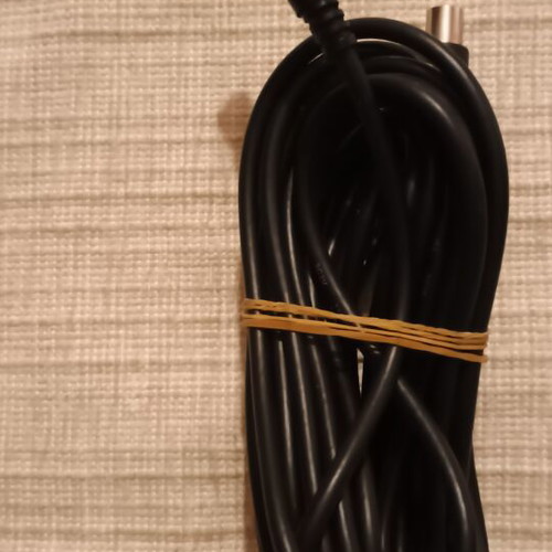 Black TV antenna cable, 5.10 meters, male to female