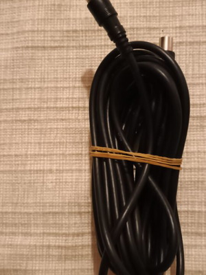 Black TV antenna cable, 5.10 meters, male to female