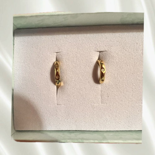 Women's stainless steel hoop earrings like new, gold-colored