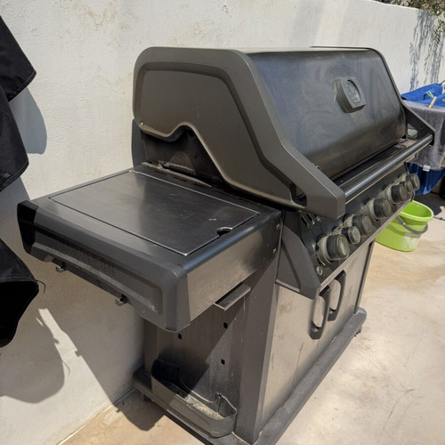 Napoleon Rogue SE 625 RSIB gas grill