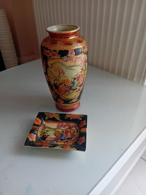 Vase and ashtray like new