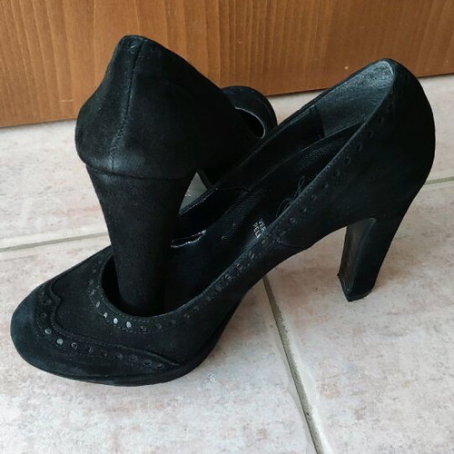 Black pumps size 38 like new