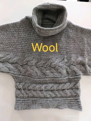 Wool knitted gray turtleneck sweater 3/4 sleeve like new, Medium