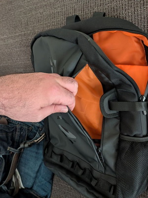 Yenkee laptop bag like new, black and orange