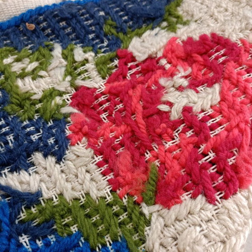 Embroidered Metered Rug like new, 1.60 by 90