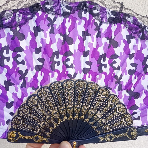 Fan with lace used