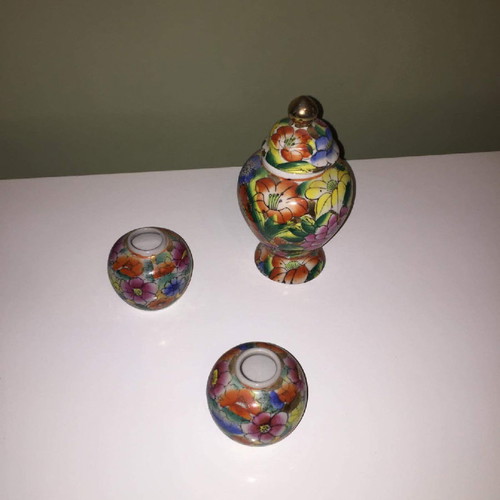 Decorative set with beautiful design for room decoration
