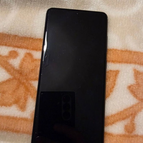 Samsung Galaxy S20+ Cosmic Black 128GB used with minor crack and scratch