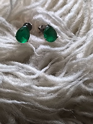 White gold stud earrings with green teardrop stone new