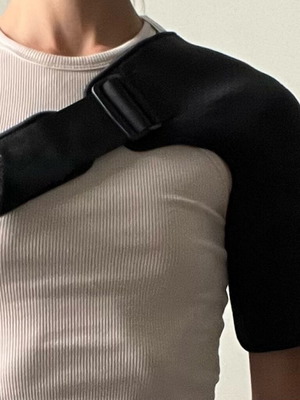 Orthopedic shoulder and arm brace like new, adjustable support