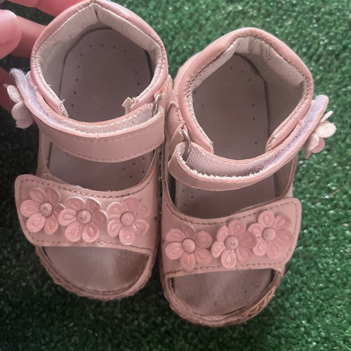Apawwa baby leather barefoot shoes and sandals size 20 used