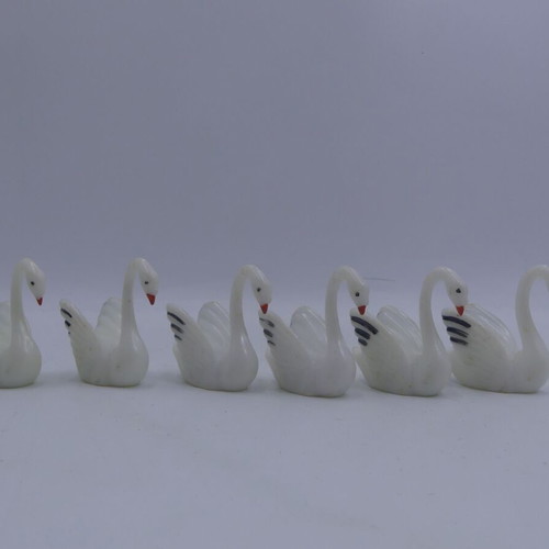 Swan figurines used, decorative cake set