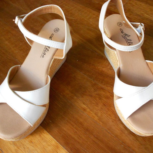 White women's sandals like new, size 36, with crisscross straps