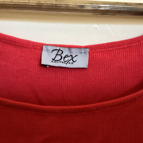 Red sleeveless top elastic knit like new, size L