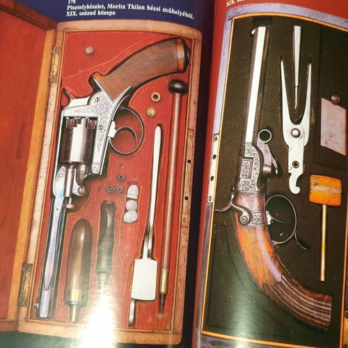Old Weapons Album used, 290 pages, 1989 edition
