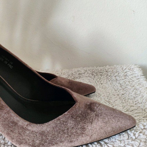 Velvet mocha pumps new with gold heel size 38