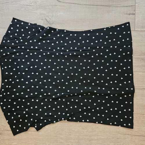 Short Sleeve T-shirt size L with heart print like new, black and white