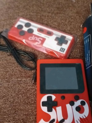 Electronic game like new with 400 classic games
