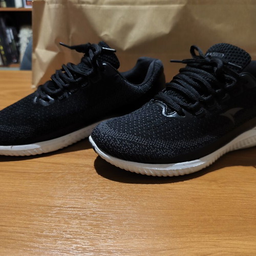 Airstep women's athletic shoes used, size 40, black with memory foam