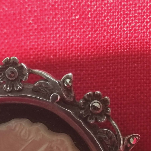 Vintage silver Cameo brooch 925 like new