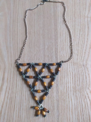Boho κολιέ καινούργιο με ξύλινες χάντρες και μπροντέ αλυσίδα