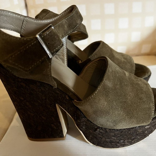 A.L.E. women's leather platform sandals like new, size 38