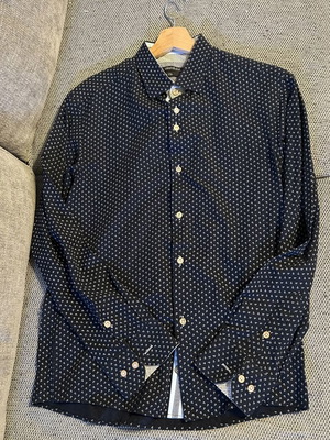 Dash&Dot men's shirt medium slim fit like new, dark blue with white anchors
