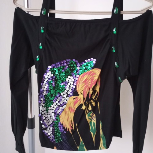 Gift earrings with the Off-Shoulder top / Sequins & Green Stones