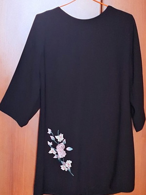 Milkwhite black short dress with embroidery new size L