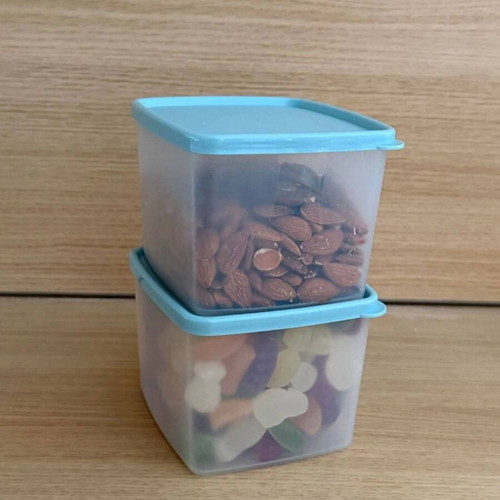 Tupperware set of 2 square containers 840 ml new