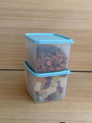 Tupperware set of 2 square containers 840 ml new
