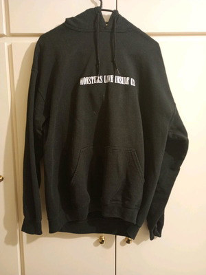 Monsters / Sourbis sweatshirt like new, size XL, black and white