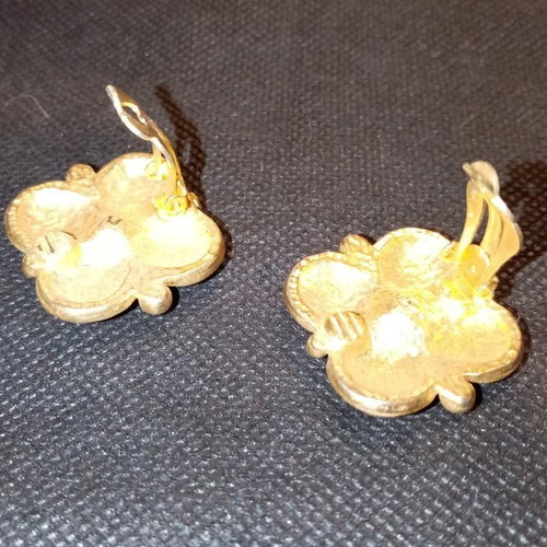 Vintage clip on earrings square gold tone, like new